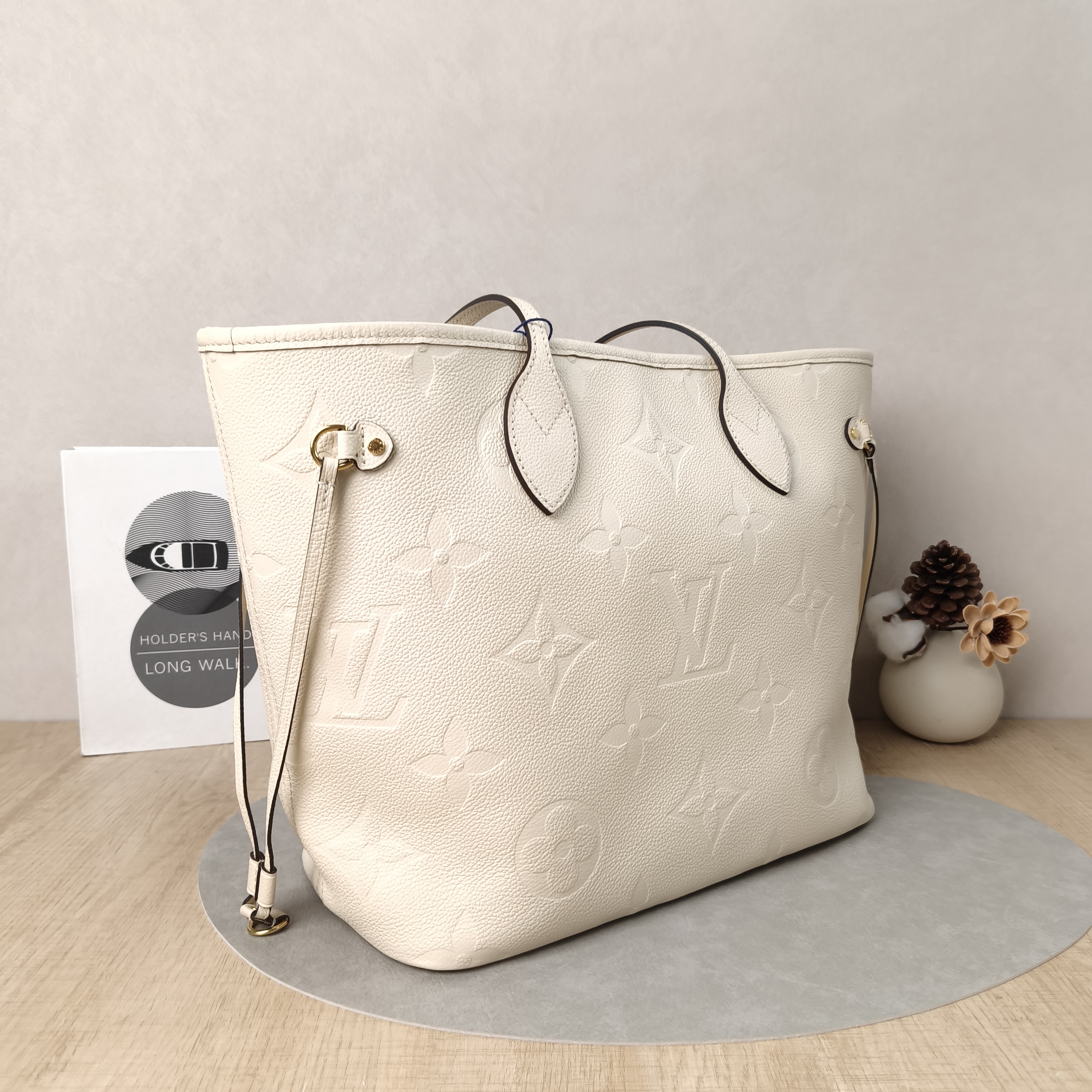 Louis Vuitton Shoulder Bag Neverfull White Empreinte Embossed Calfskin Monogram Medium31 × 14 × 28 cm — cover view 3 of 5
