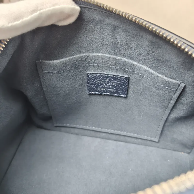 Louis Vuitton Crossbody Bag Speedy20 Empreinte Embossed Calfskin Small 20.5 × 12 × 13.5 cm — detail view 2 of 12