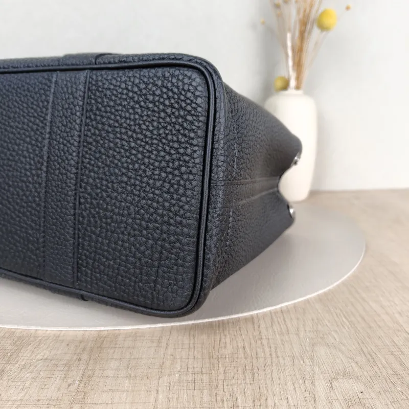 Hermès Top Handle Bag Garden Party 30 30Black Negonda Calfskin Medium30 × 13 × 21 cm — detail view 4 of 10