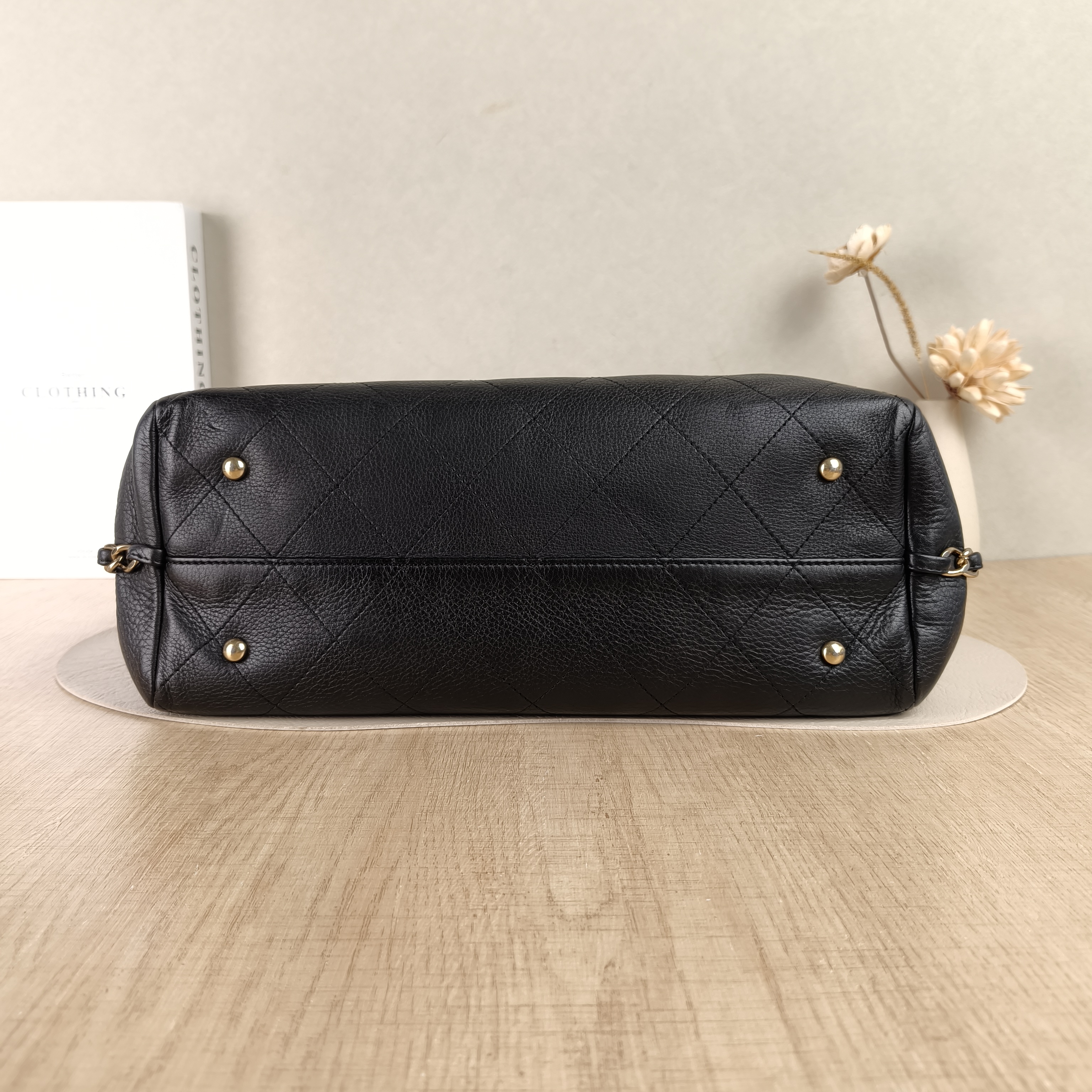 Chanel Shoulder Bag Tote Bag Black Calfskin One Size32 × 13 × 23 cm — cover view 2 of 5