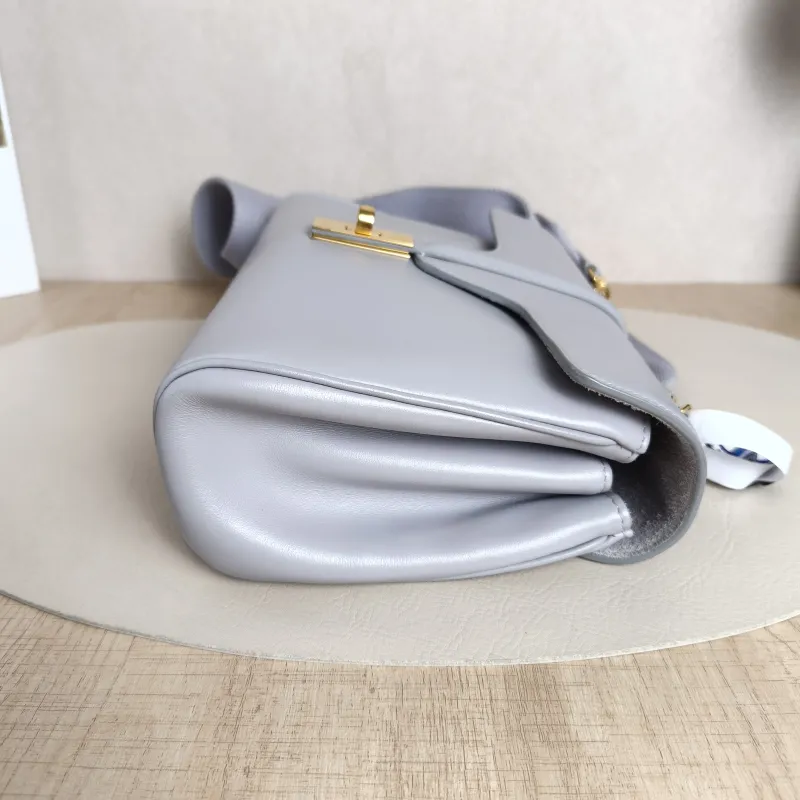 CELINE Crossbody Bag Soft 16Shoulder Bag Grey Calfskin Small23 × 9 × 15 cm — detail view 2 of 13