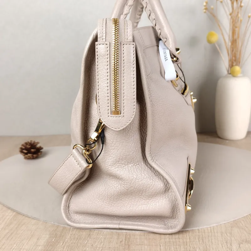 BALENCIAGA Shoulder Bag Classic City Grey Calfskin Medium 37 × 15 × 23.5 cm — detail view 1 of 11