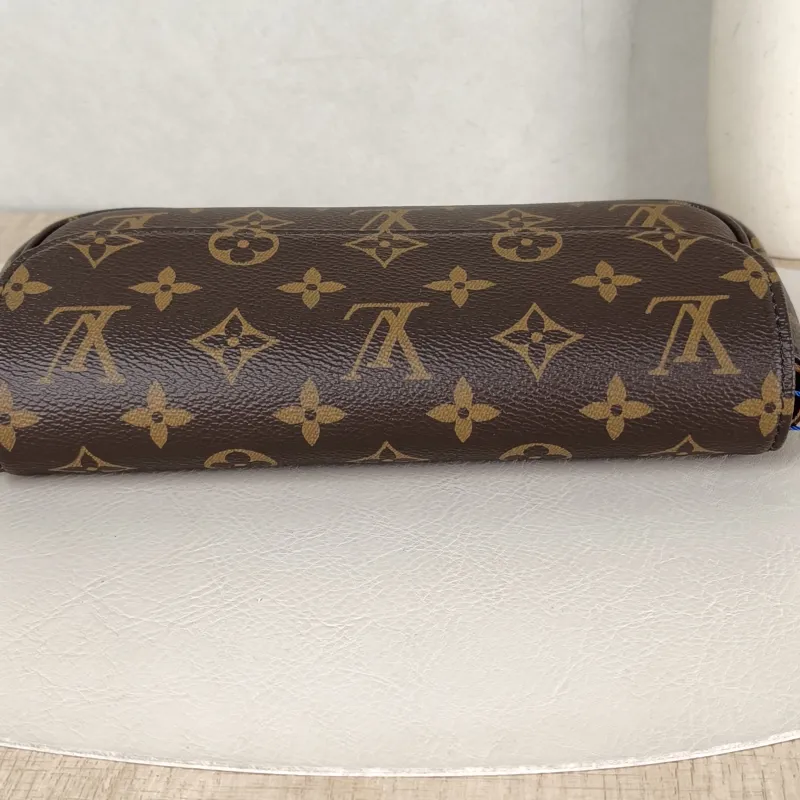 Louis Vuitton Crossbody Bag IVY Monogram PVC Small 23.5 × 4.3 × 12 cm — detail view 10 of 12