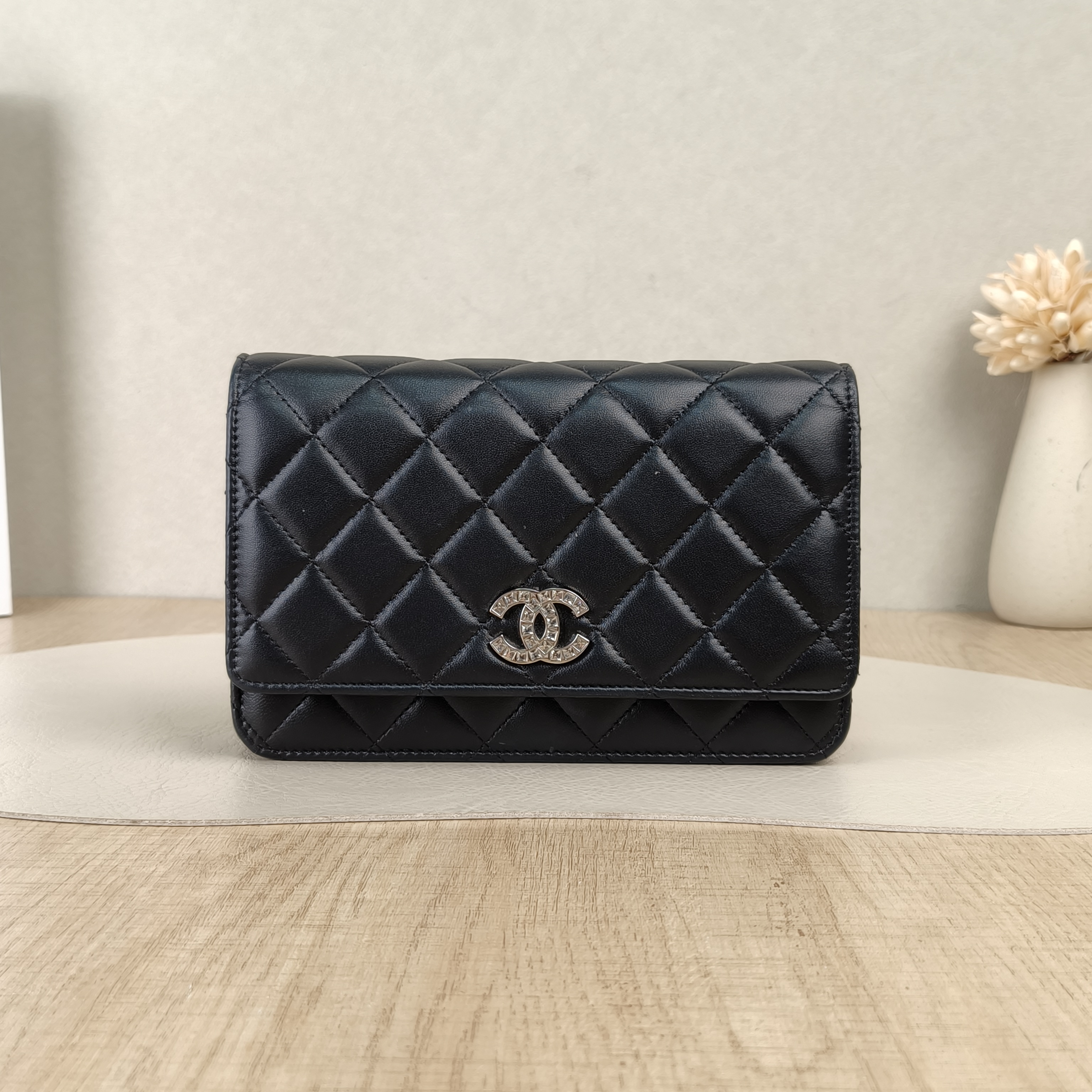 Chanel Crossbody Bag Edition cf woc Black Lambskin19.2 × 3.5 × 12.3 cm