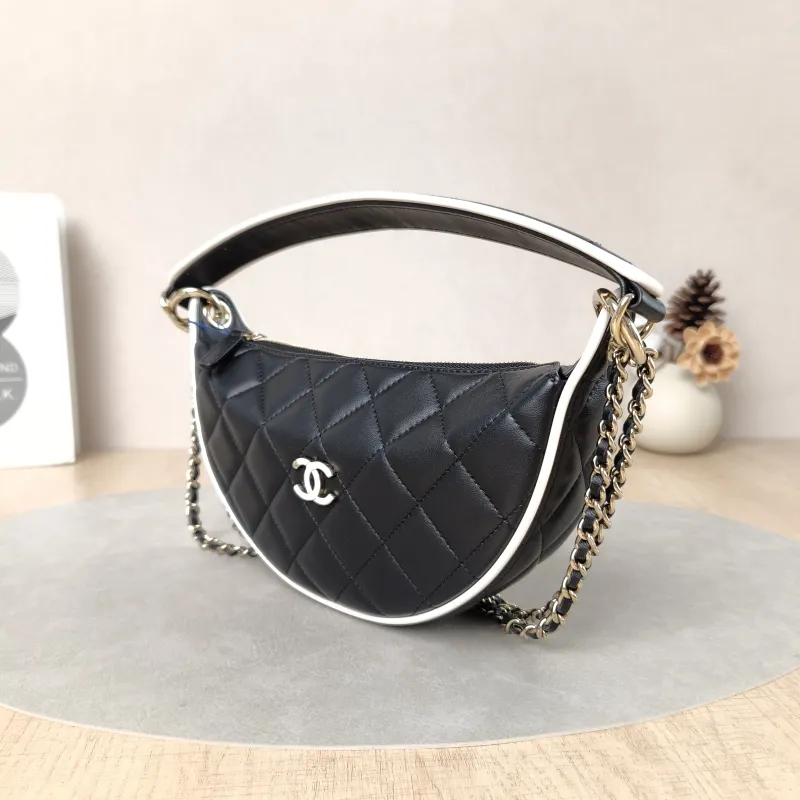 Chanel Crossbody Bag26s Top Handle Crossbody Bag Lambskin One Size22 × 6 × 15 cm — cover view 3 of 5