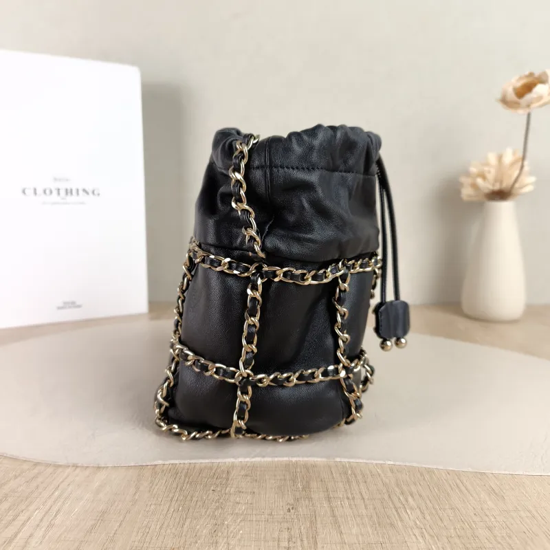 Chanel Crossbody Bag Crossbody Bag Black Lambskin One Size12 × 11 × 18 cm — detail view 2 of 12