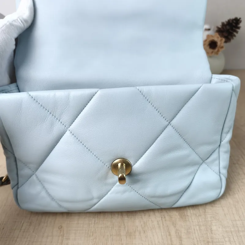 Chanel Crossbody Bag19Bag Blue SL ambskin Small26 × 9 × 16 cm — detail view 8 of 13