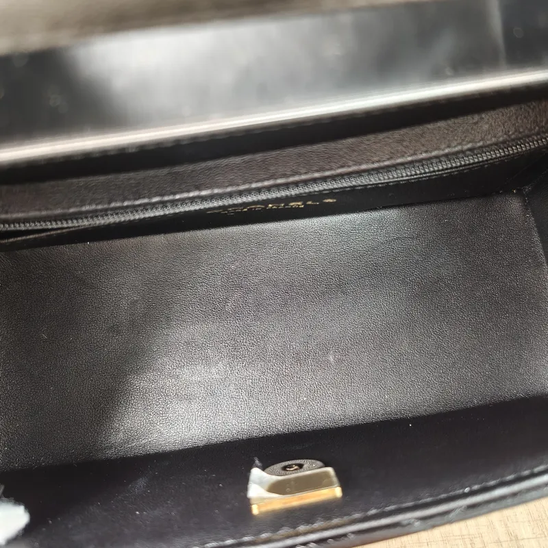 Chanel Crossbody Bag23k Box Bag Black CC alfskin22 × 9 × 10.5 cm — detail view 1 of 17