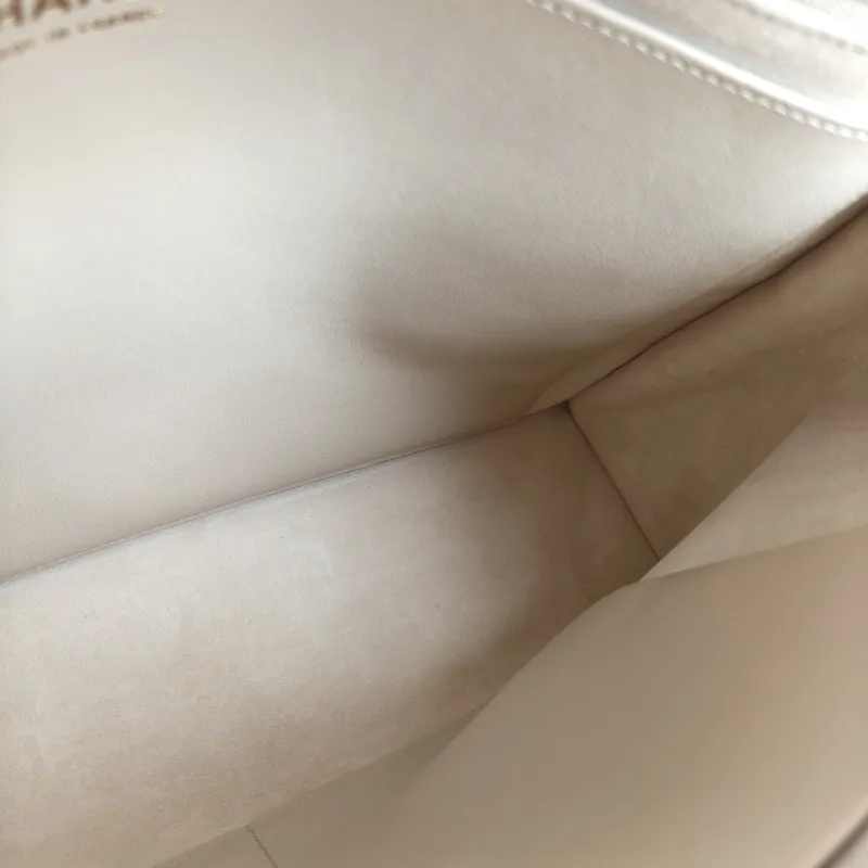 Chanel Top Handle Bag White Calfskin Large 38 × 11 × 27 cm — detail view 5 of 13