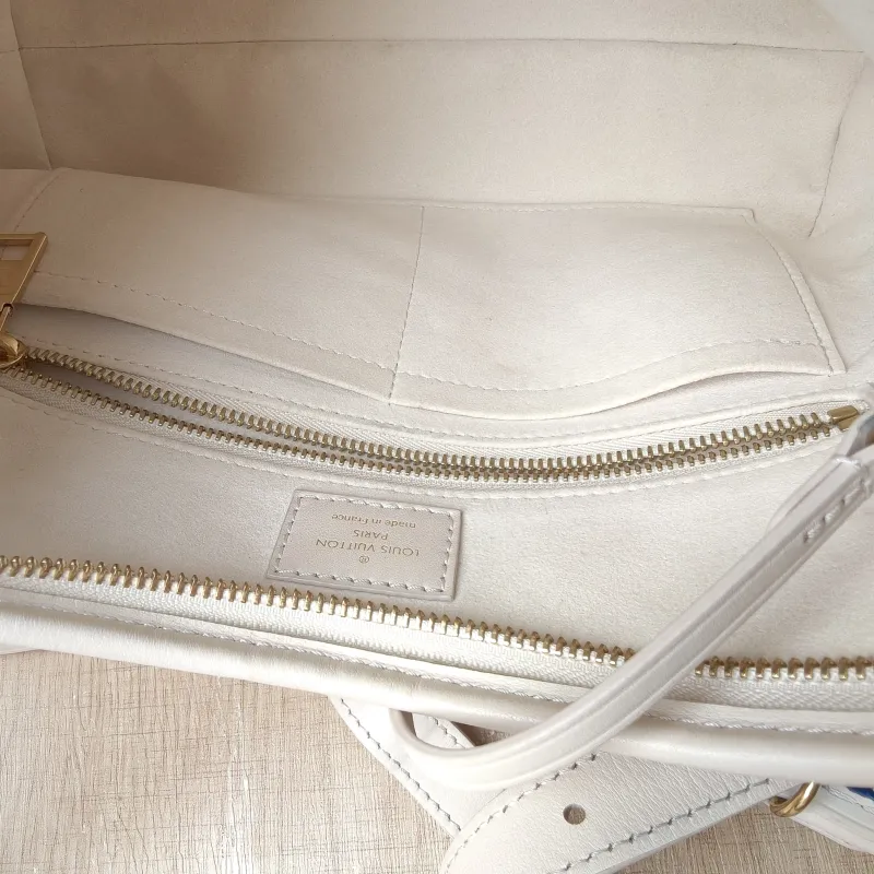Louis Vuitton Crossbody Bag Carryall Calfskin Small 29.5 × 12 × 24 cm — detail view 2 of 11
