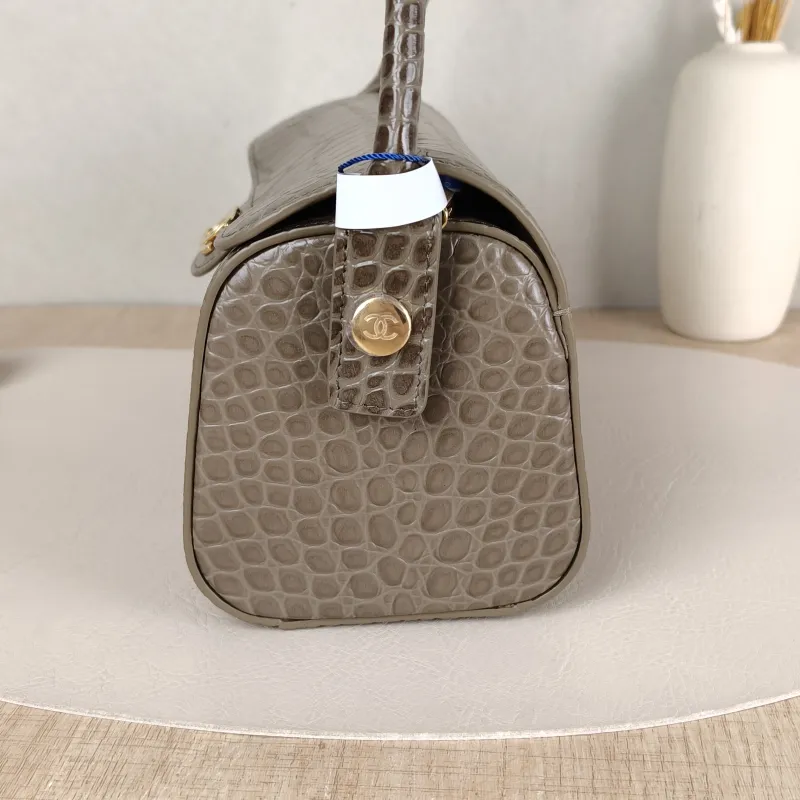 Chanel Shoulder Bag Collection Crossbody Bag Calfskin One Size23 × 11 × 12.5 cm — detail view 5 of 14