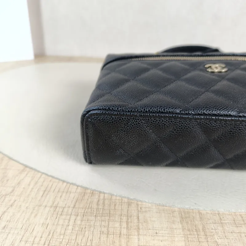Chanel Crossbody Baglp Box Bag Top Handle Crossbody Bag Black Grained Calfskin One Size19.5 × 5 × 17 cm — detail view 4 of 15