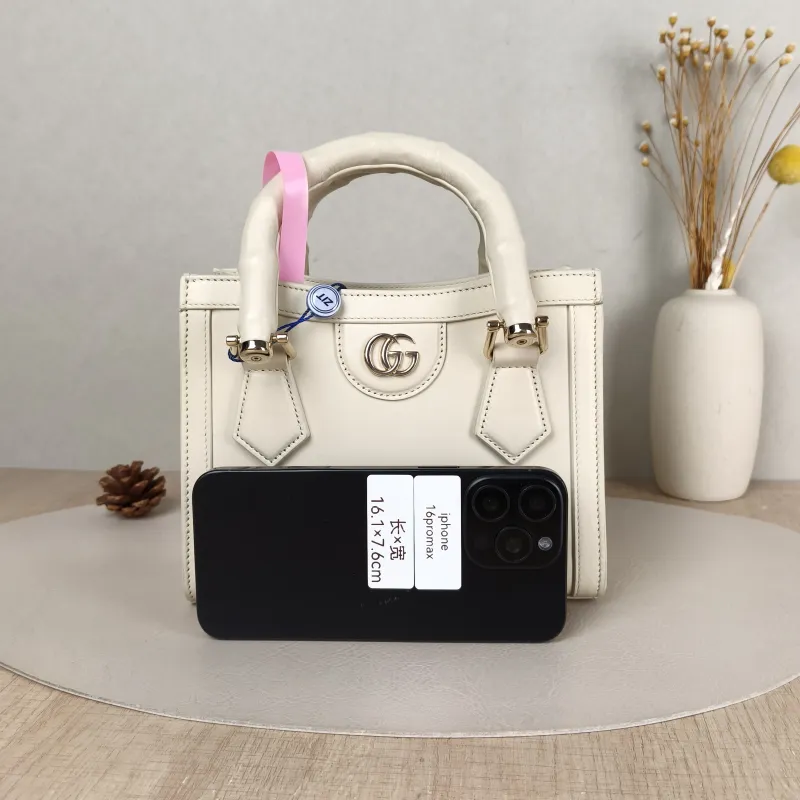 GUCCI Top Handle Bag Diana Top Handle Bag White Calfskin Small 20 × 10 × 16 cm — cover view 4 of 5
