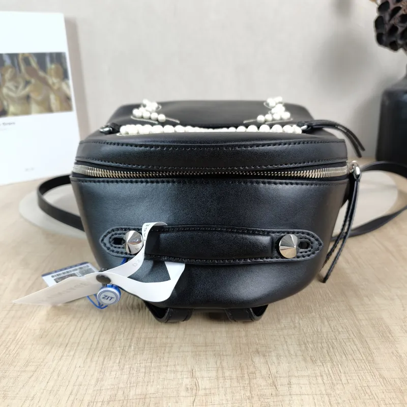 FENDI Backpack Pearl Backpack Black Calfskin One Size21 × 10 × 25 cm — detail view 1 of 12