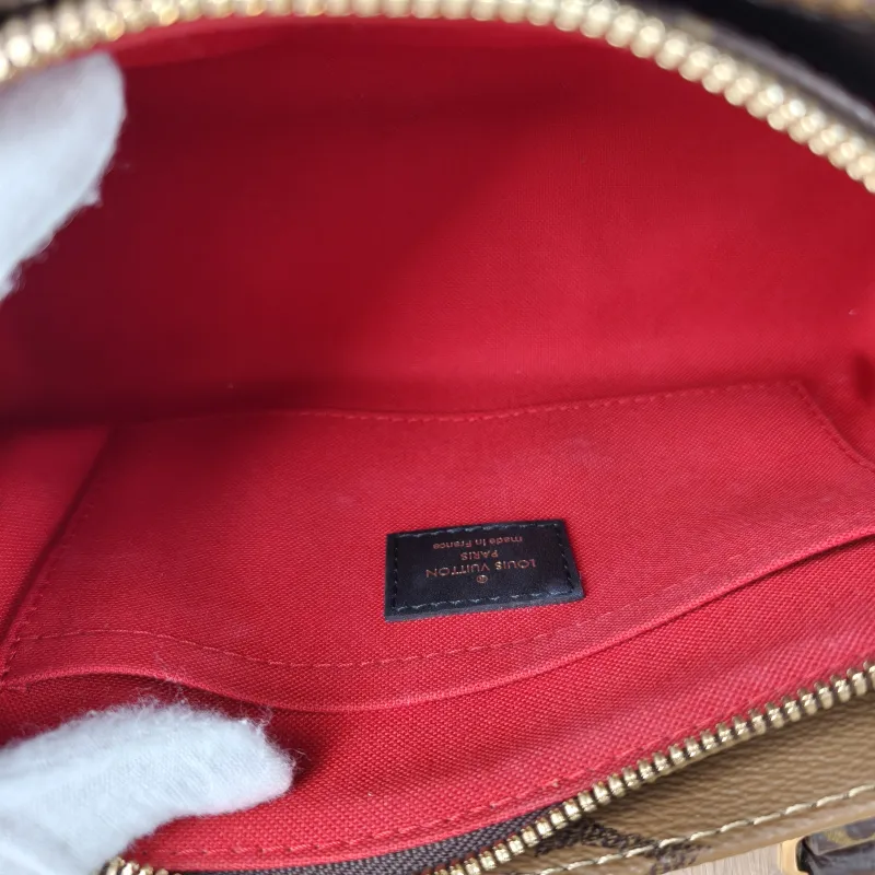 Louis Vuitton Crossbody Bag Onthego East West Monogram PVC Small 25 × 10 × 13 cm — detail view 13 of 16