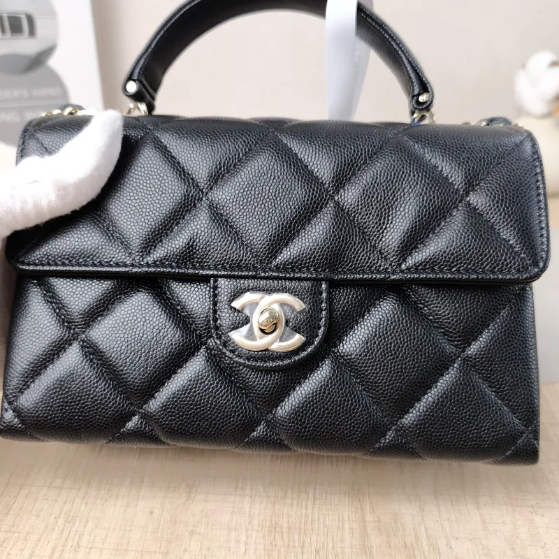Chanel Crossbody Bag Edition mini Black Grained Calfskin mini 20 × 8 × 12.5 cm — detail view 8 of 15