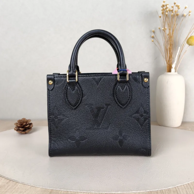 Louis Vuitton Crossbody Bag Onthego BB Black Empreinte Embossed Calfskin BB 18 × 8.5 × 15 cm