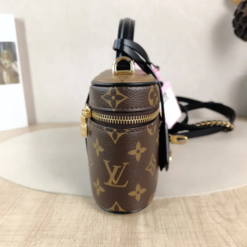 Louis Vuitton Shoulder Bag VANITY Cosmetic Bag Monogram PVC Small 19 × 11 × 13 cm — detail view 5 of 11