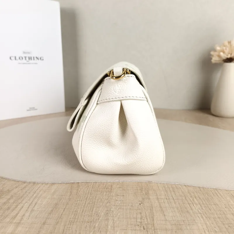 Louis Vuitton Crossbody Bag Favorite White · Green Empreinte Embossed Calfskin Monogram Medium24 × 9 × 14 cm — detail view 5 of 10