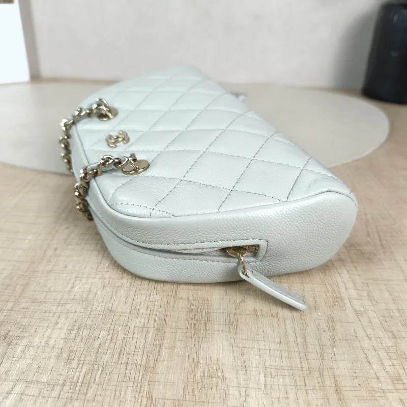 Chanel Crossbody Bag 26p Dome Bag Grey Grained Calfskin One Size 20 × 4.5 × 11 cm — detail view 4 of 11