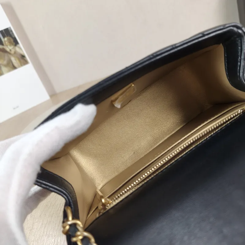 Chanel Crossbody Bag Black Lambskin One Size17 × 8 × 13.5 cm — detail view 1 of 13