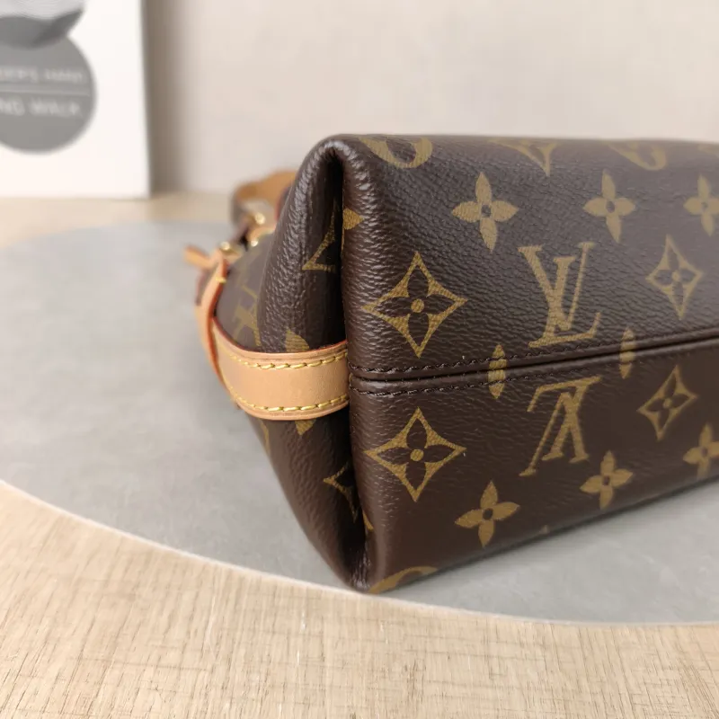 Louis Vuitton Crossbody Bag Carryall BB Monogram PVCBB26 × 10 × 17 cm — detail view 13 of 13