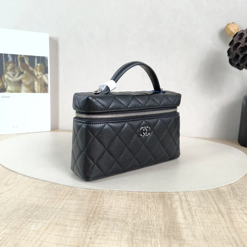 Chanel Crossbody Bag25p logo lp Black Grained Calfskin One Size19.5 × 5 × 17 cm — cover view 6 of 6