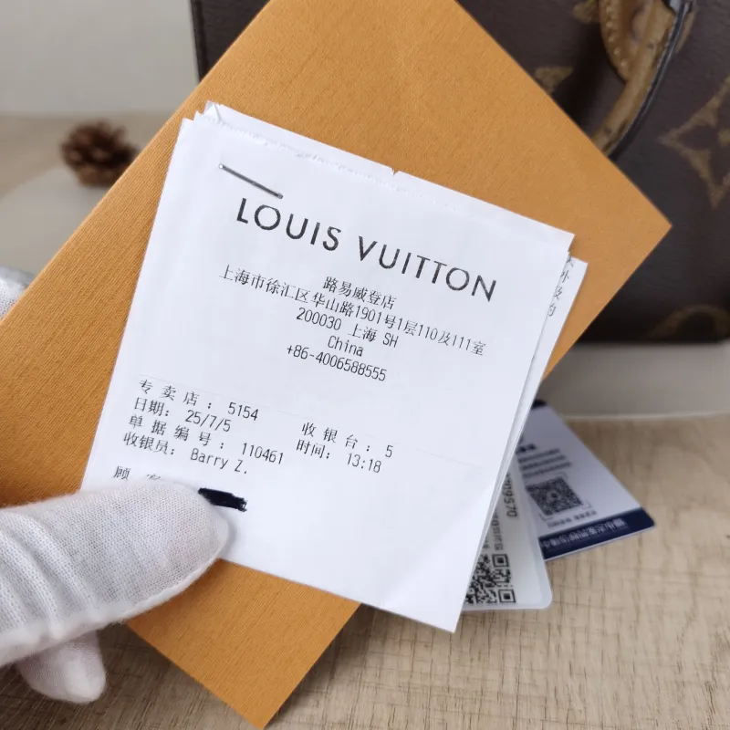Louis Vuitton Crossbody Bag Onthego BB Monogram PVCBB18 × 8.5 × 15 cm — detail view 7 of 13