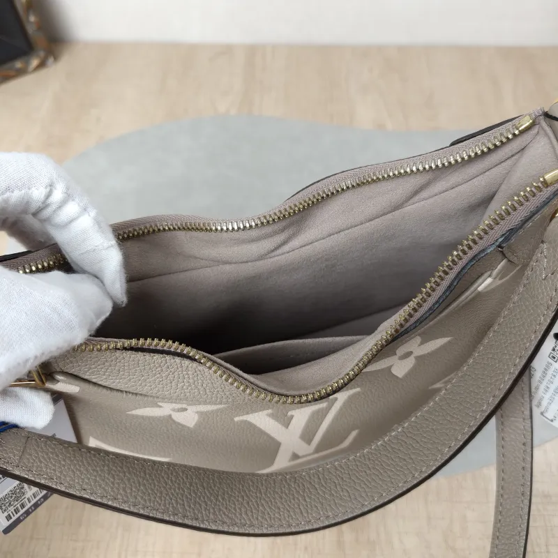 Louis Vuitton Shoulder Bag Bagatelle Monogram Empreinte Embossed Calfskin Small24 × 7 × 18 cm — detail view 9 of 10