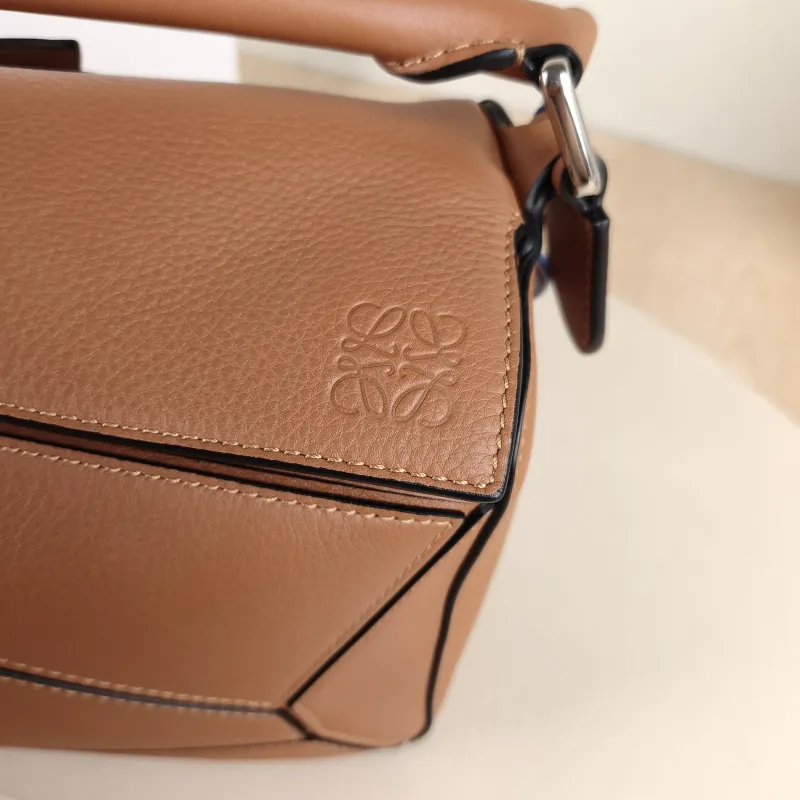 LOEWE Crossbody Bag Puzzle Caramel CC alfskin Small 24 × 10.5 × 16.5 cm — detail view 8 of 13