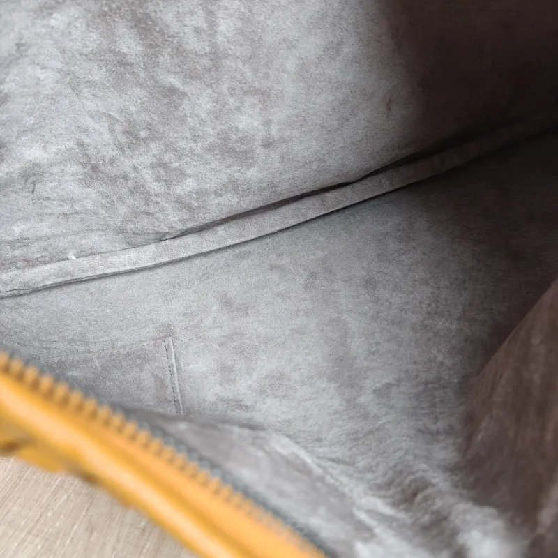 Bottega Veneta Shoulder Bag Veneta Vintage Edition Yellow Lambskin One Size 47 × 3 × 30 cm — detail view 11 of 11