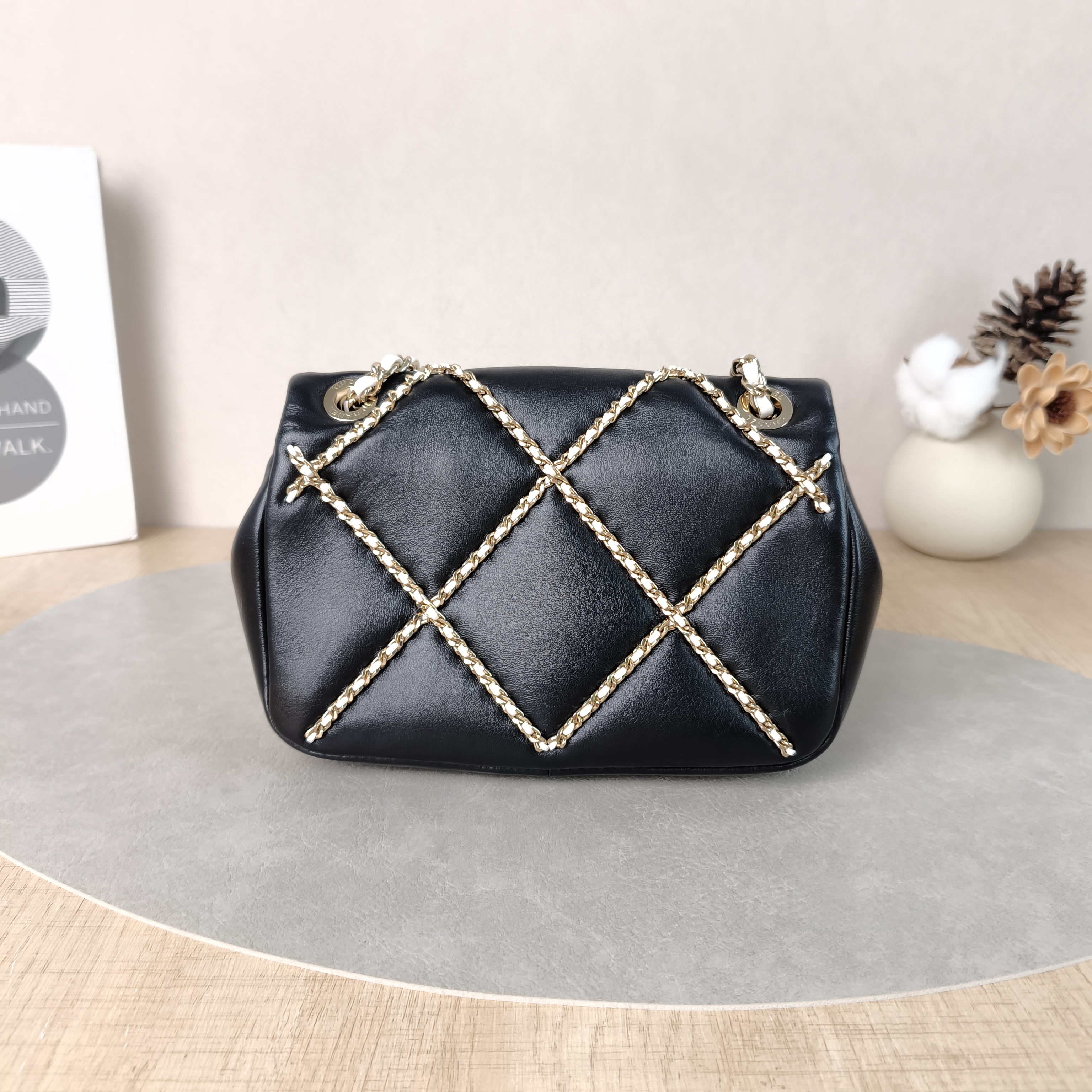 Chanel Crossbody Bag coco Crossbody Bag Black Lambskinmini18 × 5 × 10 cm — cover view 4 of 6