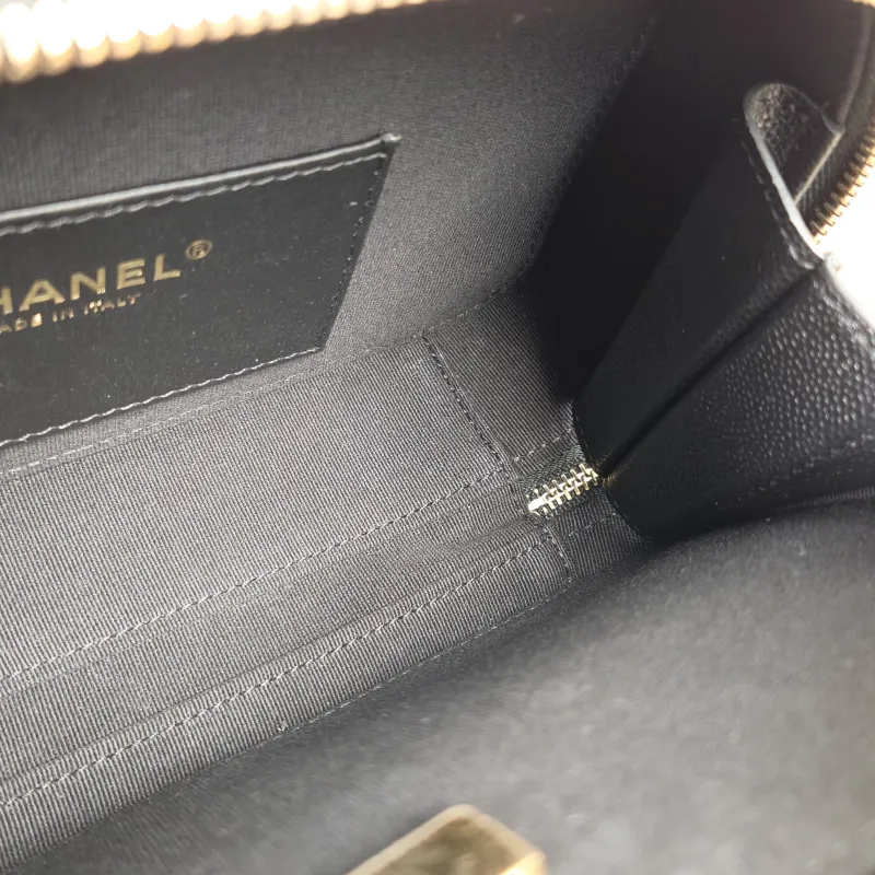 Chanel Crossbody Bag Camera Bag Black Grained Calfskin One Size20 × 7.5 × 12.5 cm — detail view 14 of 15