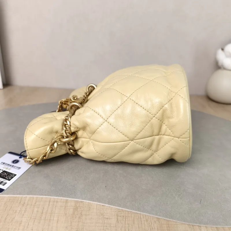 Chanel Shoulder Bag Bucket Bag Yellow Lambskin One Size 17 × 10 × 18.5 cm — detail view 3 of 13