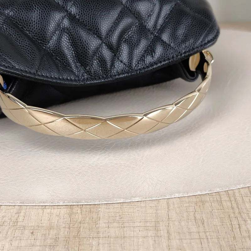 Chanel Crossbody Bag Crossbody Bag Black Calfskin One Size 18 × 7 × 13.5 cm — detail view 3 of 12