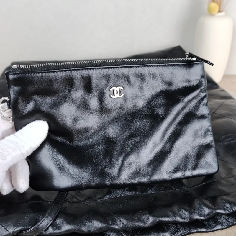 Chanel Shoulder Bag 22Bag Black CC alfskin Large 48 × 10 × 45 cm — detail view 2 of 15