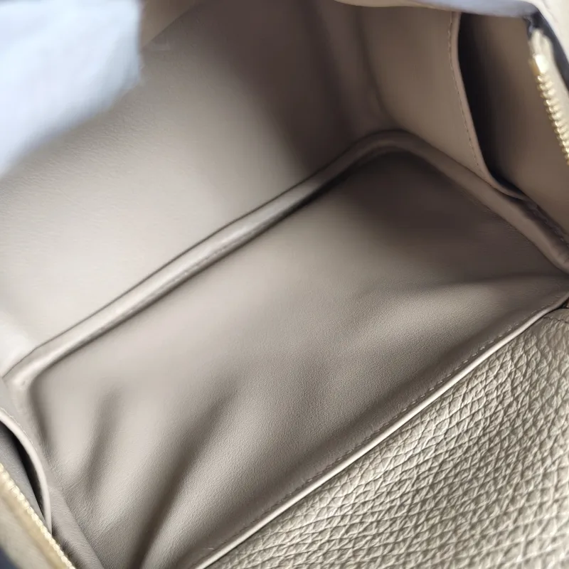 Hermès Crossbody Bag Lindy Mini 19 8Q Beige TC Calfskin Mini 19 × 9.5 × 13 cm G — detail view 3 of 12