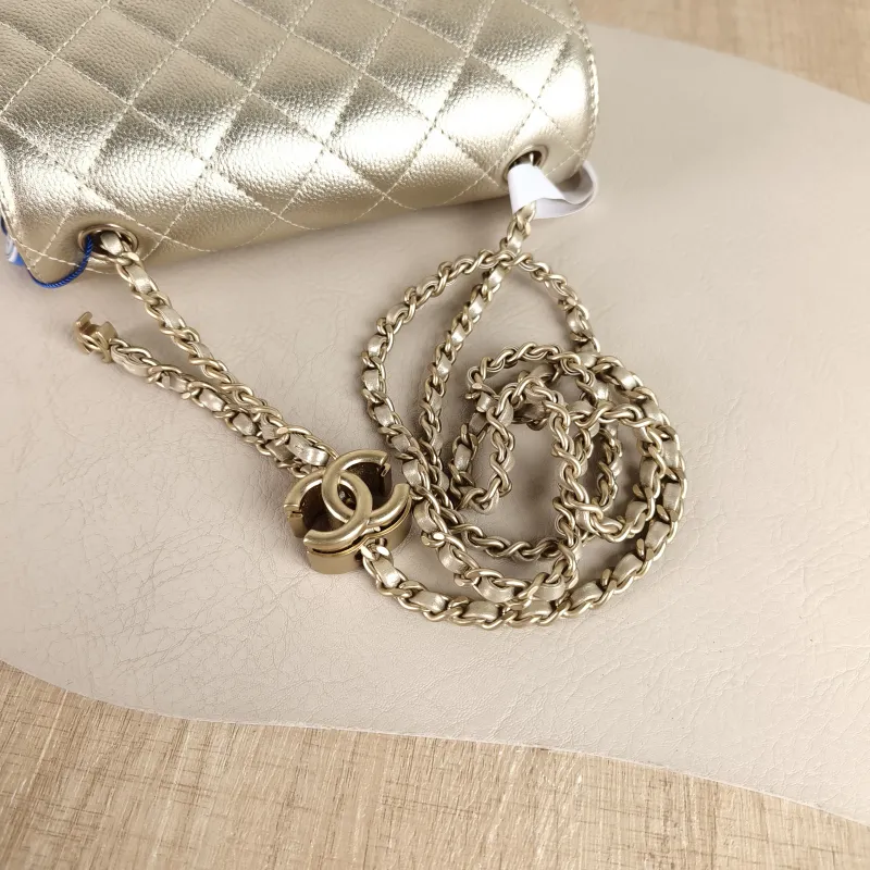 Chanel Crossbody Bag c Grained Calfskin Mini 17 × 8 × 13.5 cm — detail view 4 of 12