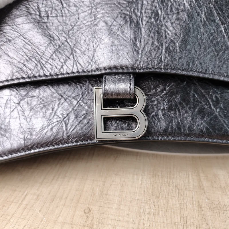 BALENCIAGA Shoulder Bag CRUSH Chain Bag Calfskin Small25 × 8 × 15 cm — detail view 2 of 14