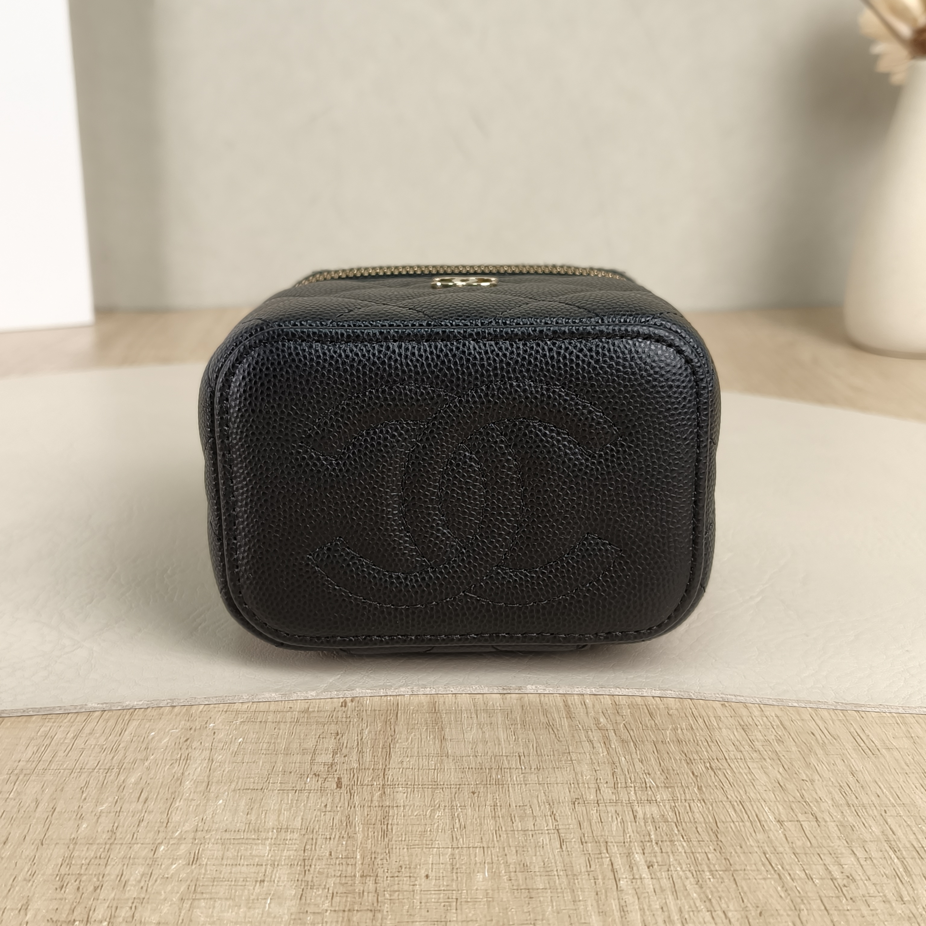 Chanel Crossbody Bag Edition Black Calfskinmini10 × 7 × 9 cm — cover view 4 of 4