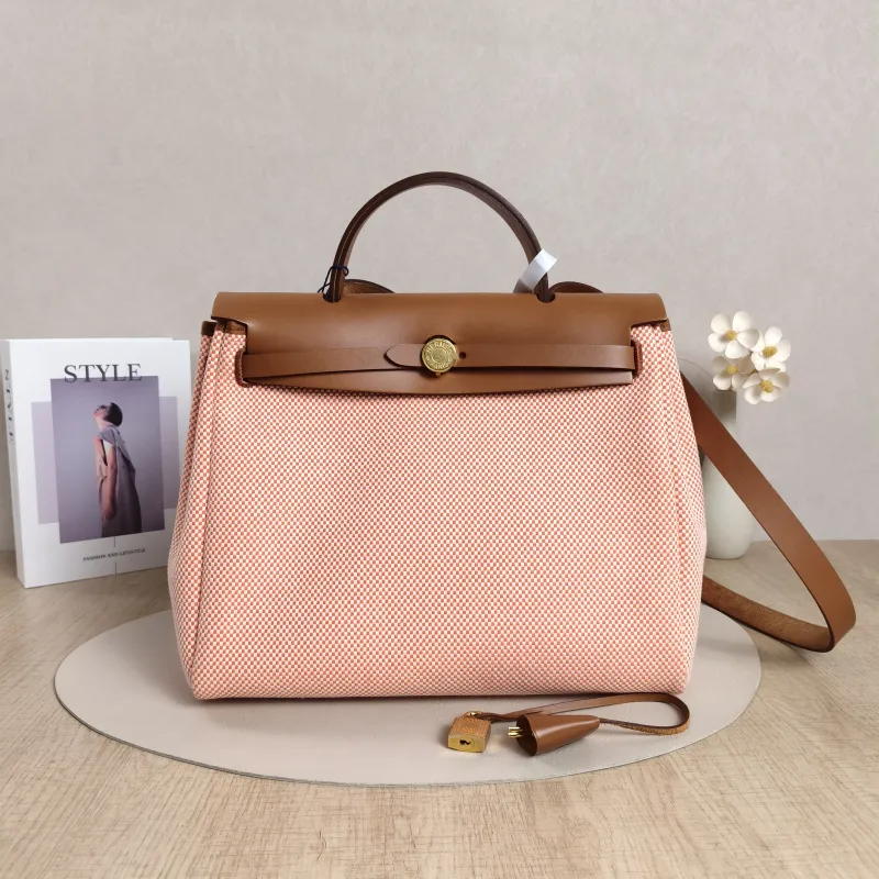 Hermès Shoulder Bag Herbag 31Pink · White Canvas Medium31 × 10 × 25 cm