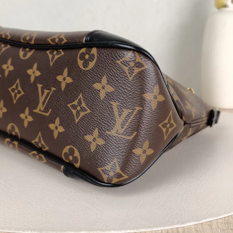 Louis Vuitton Crossbody Bag Boulogne PVC Small26 × 9.5 × 16 cm — detail view 3 of 10