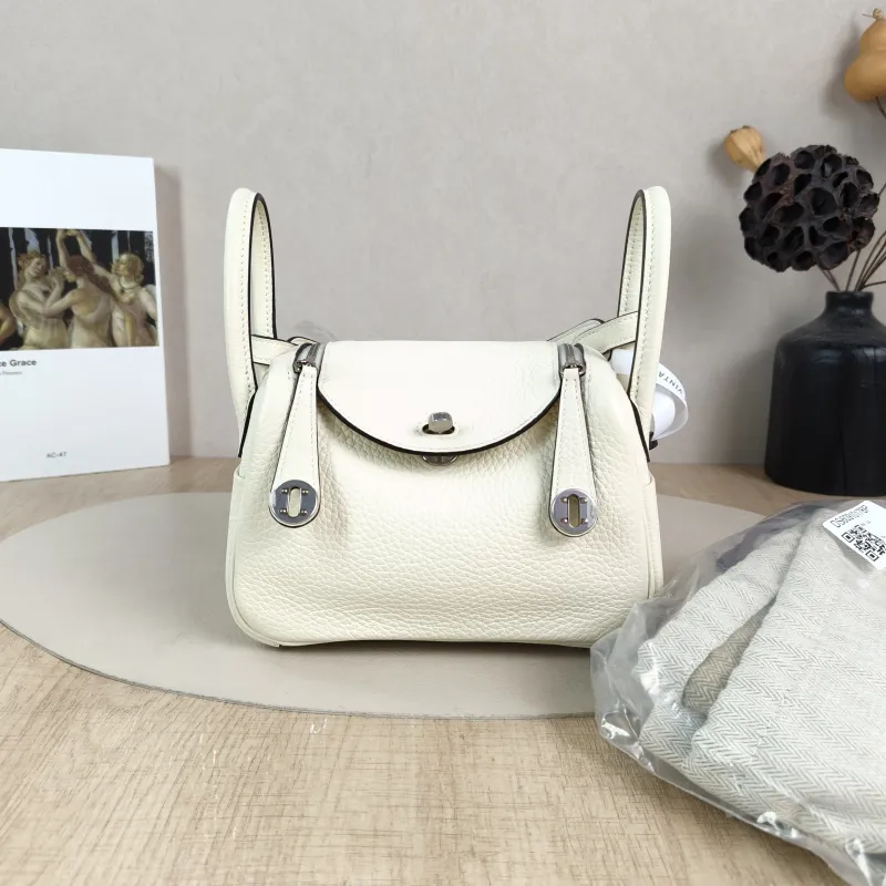 Hermès Crossbody Bag Lindy Mini 19I2 TC Calfskinmini19 × 9.5 × 13 cm — cover view 4 of 6