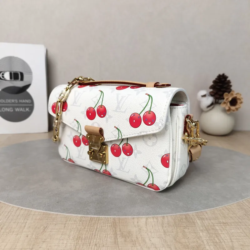 Louis Vuitton Crossbody Bag Pochette Métis East West White · PVC Small21.5 × 6 × 13.5 cm — cover view 5 of 6
