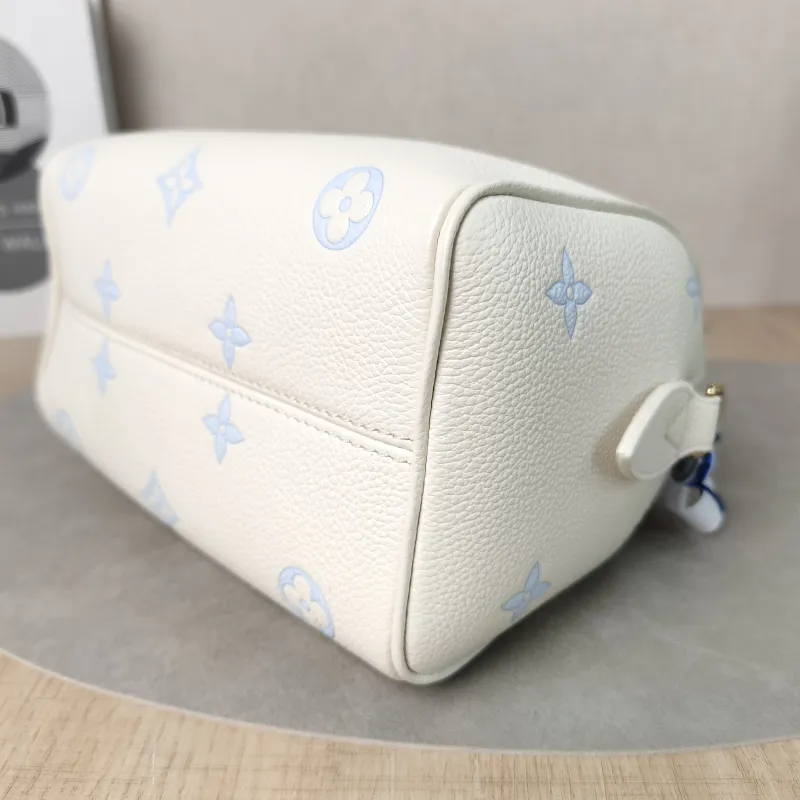 Louis Vuitton Crossbody Bag Speedy20 White · Blue Calfskin One Size20.5 × 12 × 13.5 cm — detail view 8 of 15