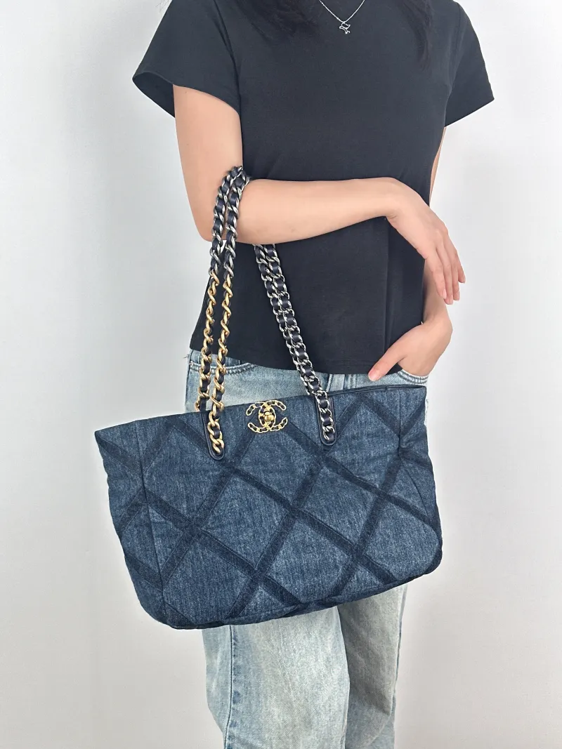 Chanel Shoulder Bag19Bag Shopping Bag Shopping Tote Blue One Size41 × 10.5 × 24 cm — on-model view 2 of 2