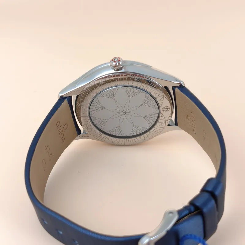 OMEGA Watch Collection Watch White 39mm — cover view 4 of 9