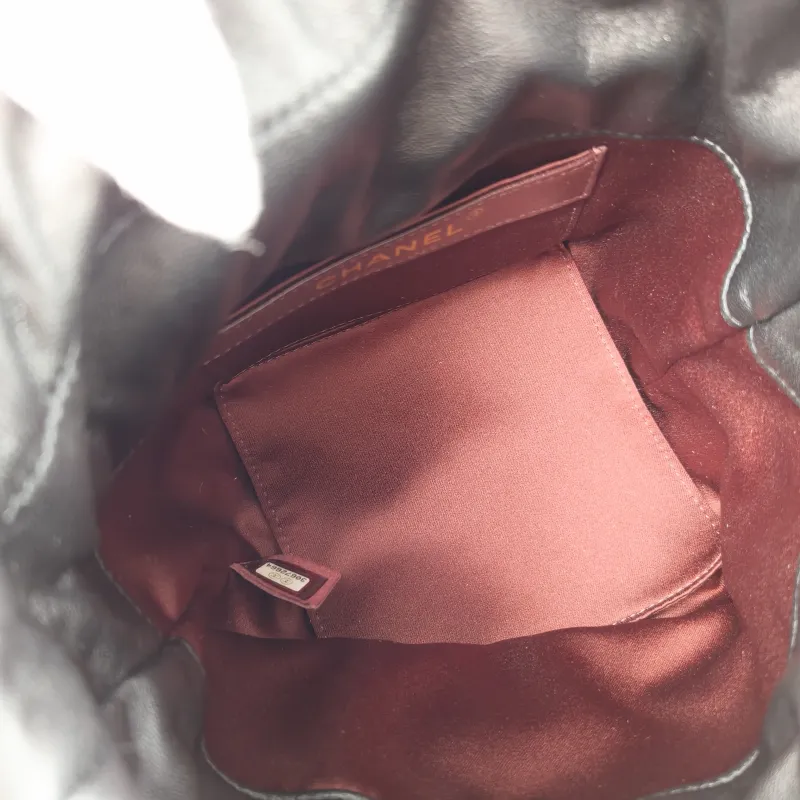 Chanel Shoulder Bag Pearl Bucket Bag Black Lambskin One Size 12 × 12 × 17.5 cm 30 — detail view 3 of 12