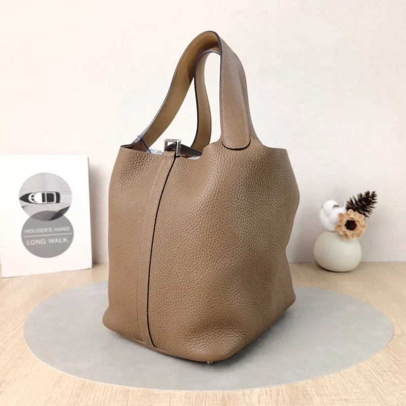 Hermès Top Handle Bag Picotin Lock 22 223G Taurillon Clemence TC Calfskin Medium22 × 17 × 21 cm — cover view 5 of 6