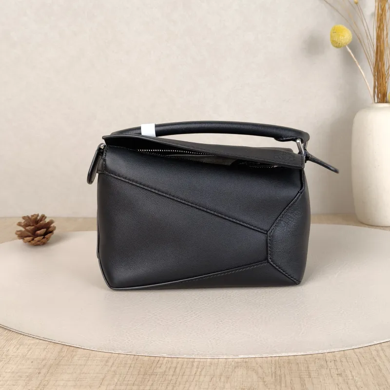 LOEWE Crossbody Bag Puzzle Black CC alfskinmini18 × 8 × 12.5 cm
